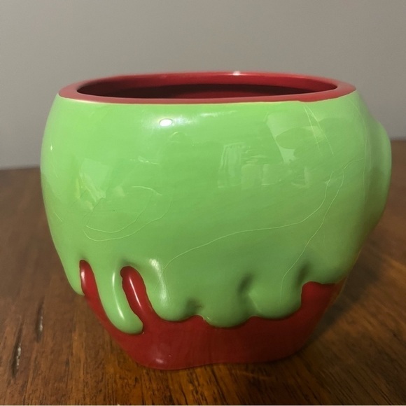 Disney Snow White Poison Apple Sculpted Ceramic Mug. Red and green - Picture 4 of 8